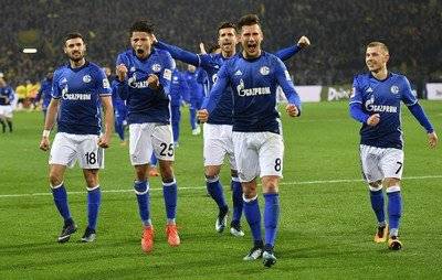 棋牌游戏-沙尔克坐镇主场，力克对手晋级淘汰赛