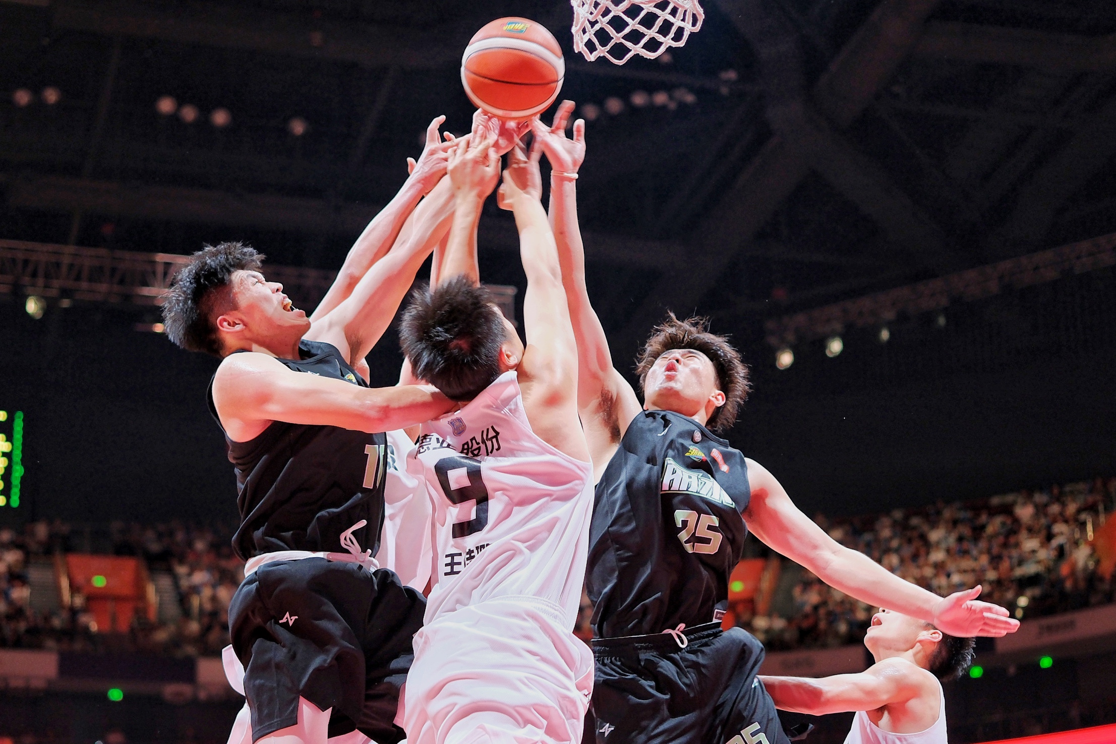 包含球队主场气势如虹，一鼓作气取得连胜的词条