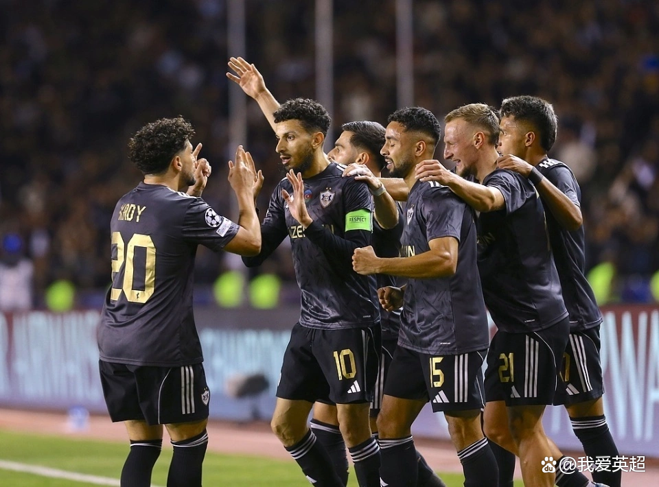 某足球队在第一场比赛中获胜的概率是12